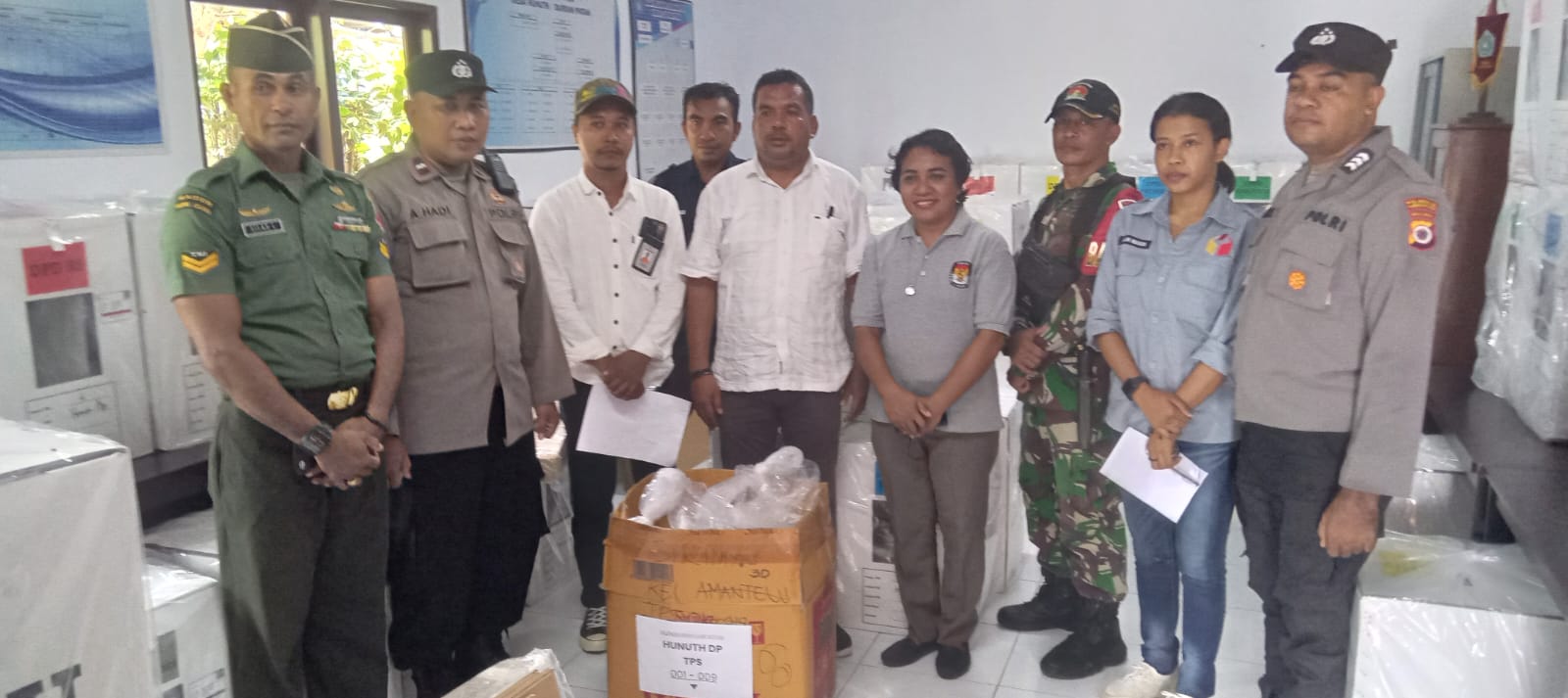 PPS Hunuth Terima Logistik Pemilu 2024, Petugas Linmas Desa Siap Pengamanan